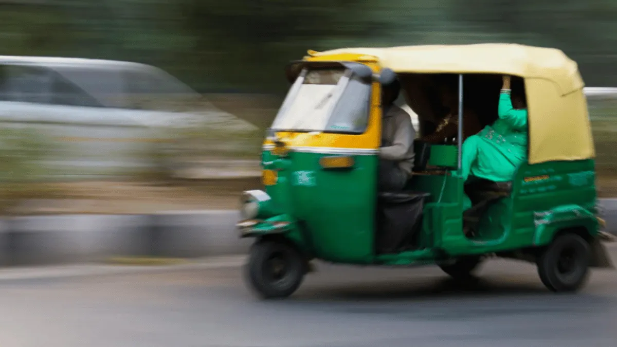bengaluru-auto-rickshaw-with-windows-intrigues-internet-netizens-say-peak-bengaluru-moment